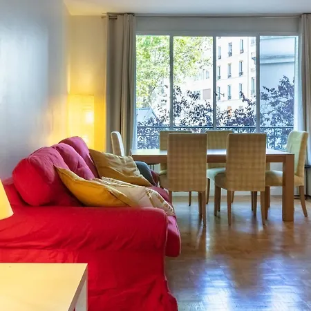 Appart hôtel - Spacious 3 Flat For Families - 3 Minutes From Metro Station