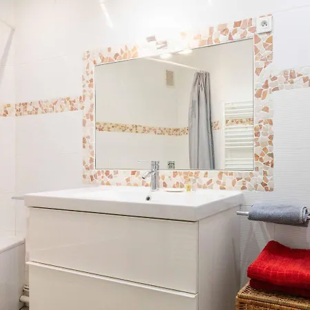 - Spacious 3 Flat For Families - 3 Minutes From Metro Station شقة فندقية