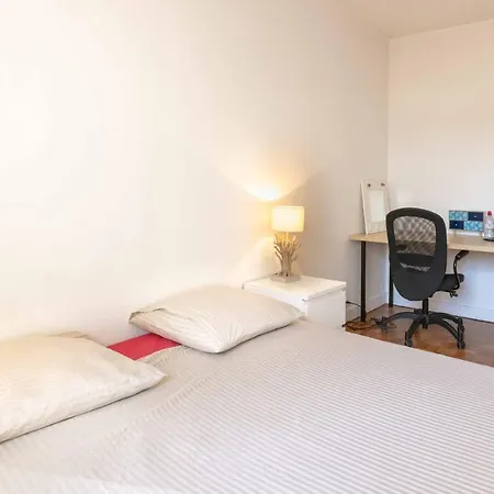 - Spacious 3 Flat For Families - 3 Minutes From Metro Station *