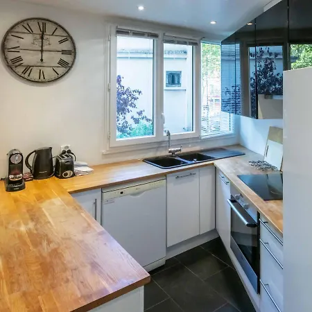 Appart hôtel - Spacious 3 Flat For Families - 3 Minutes From Metro Station