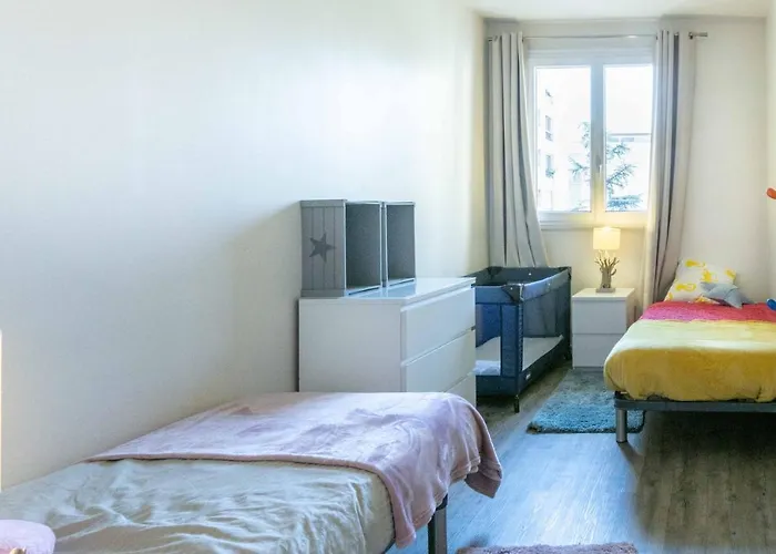 Aparthotel - Spacious 3 Flat For Families - 3 Minutes From Metro Station