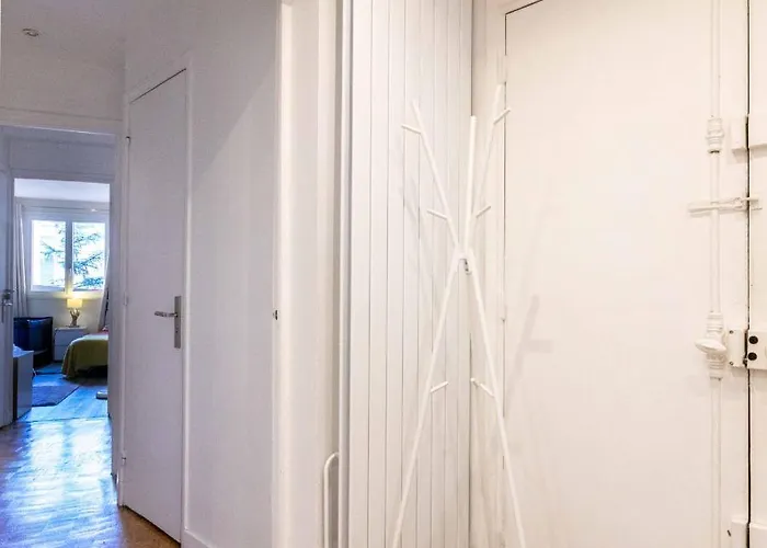 Aparthotel - Spacious 3 Flat For Families - 3 Minutes From Metro Station