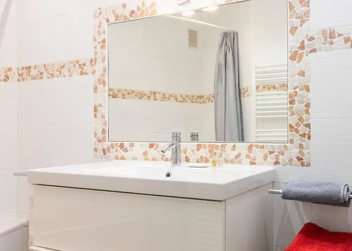 - Spacious 3 Flat For Families - 3 Minutes From Metro Station Aparthotel