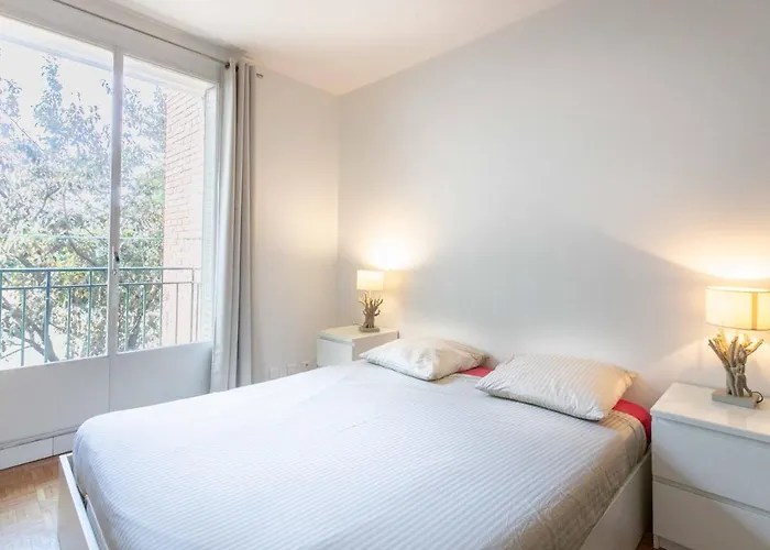 - Spacious 3 Flat For Families - 3 Minutes From Metro Station Aparthotel