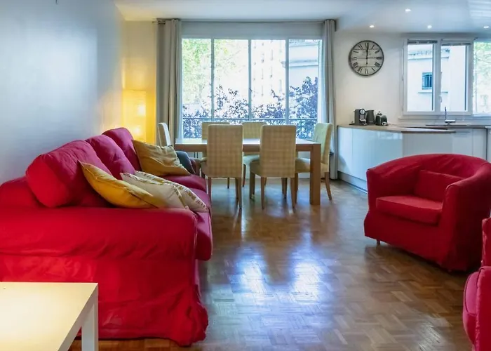 Aparthotel - Spacious 3 Flat For Families - 3 Minutes From Metro Station