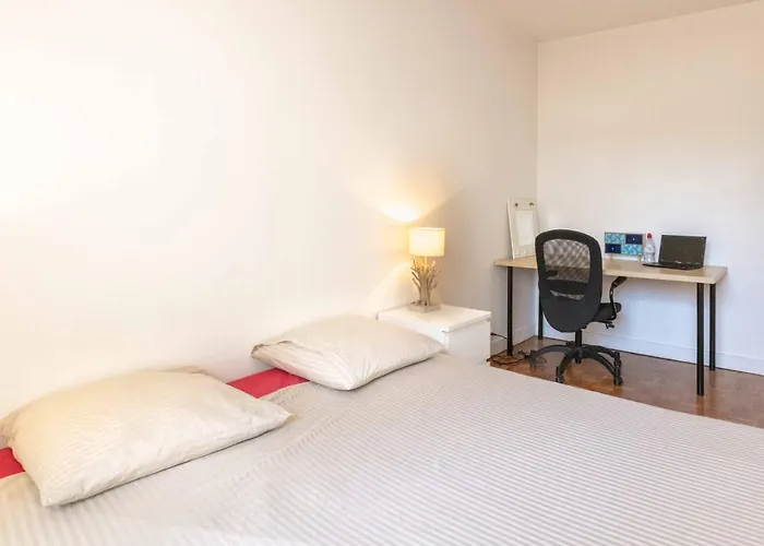 - Spacious 3 Flat For Families - 3 Minutes From Metro Station *