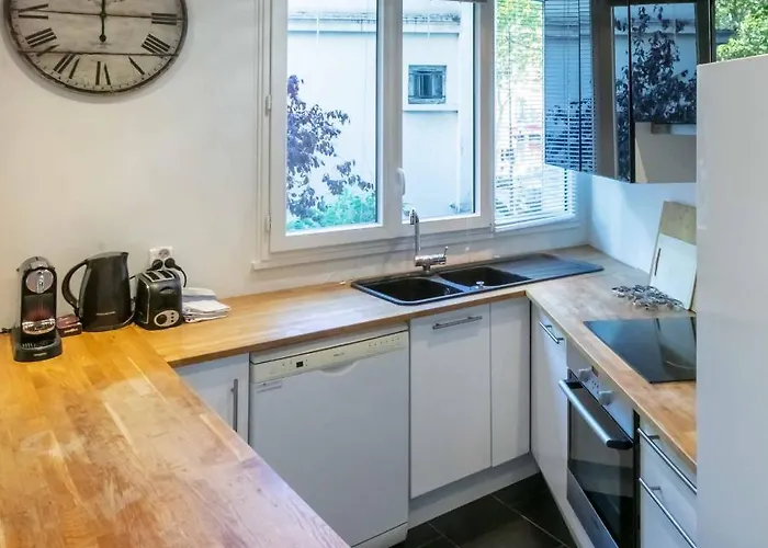 Aparthotel - Spacious 3 Flat For Families - 3 Minutes From Metro Station